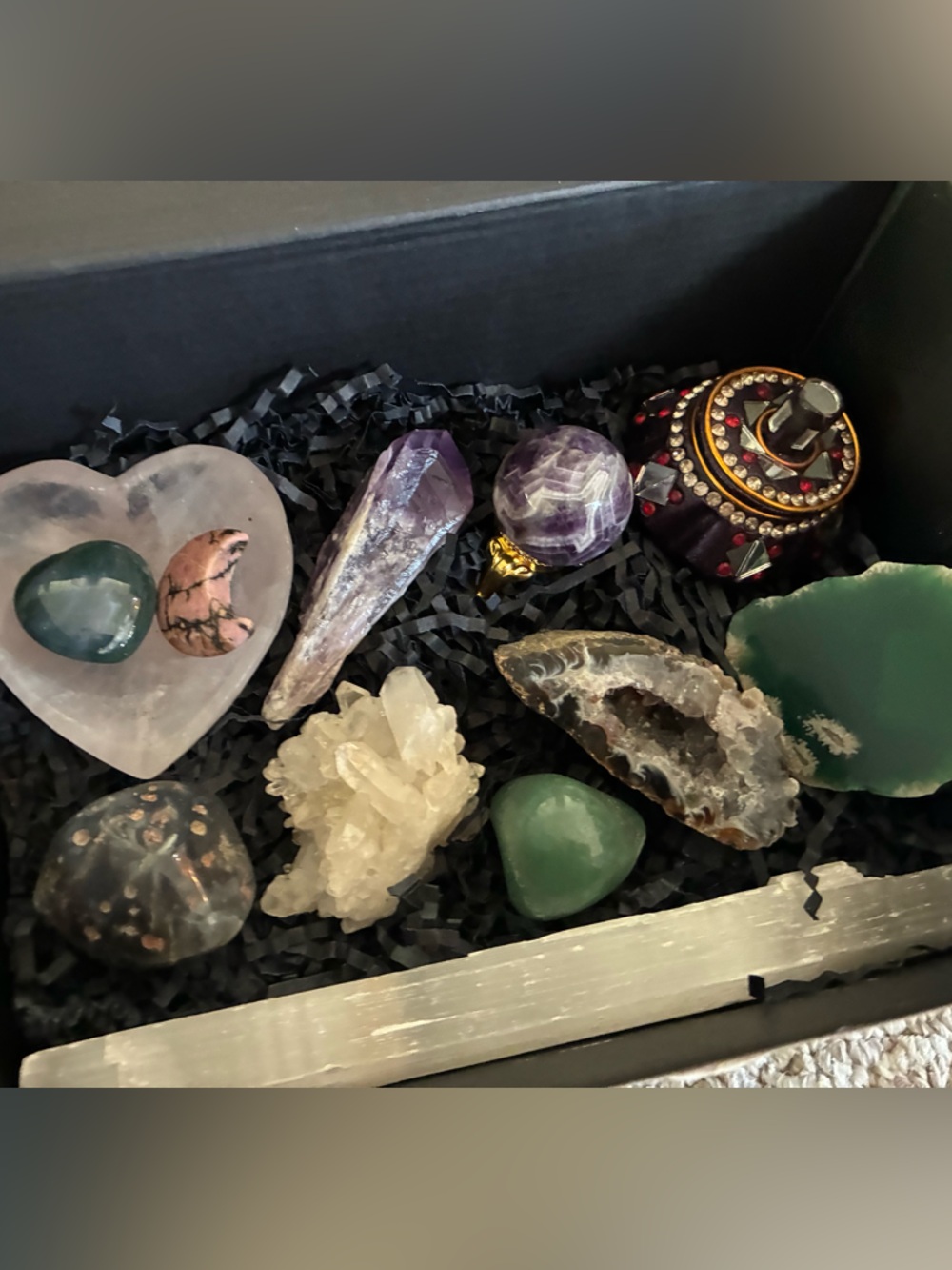 🔮 13 Piece Healing Crystal Gift Box  - Amethyst and Quartz Cluster 🎁